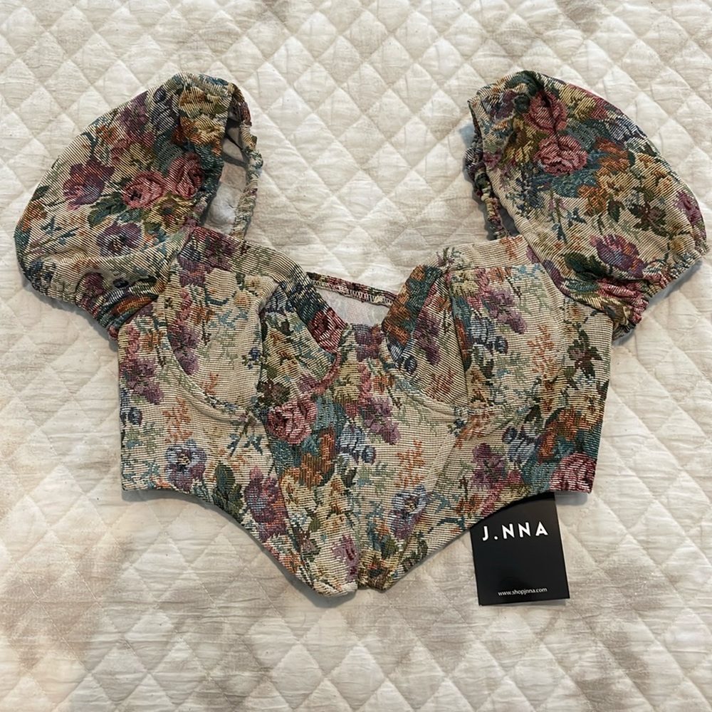 NWT Floral Crop Top - Puffy Sleeves